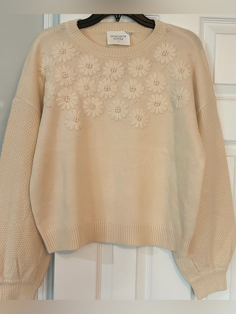 Hyacinth House Cream Crew Neck Sweater. Knit Appliqué Raised Flowers & Dots.EC